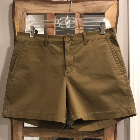Banana Republic Pants - Banana Republic army green shorts size 6
